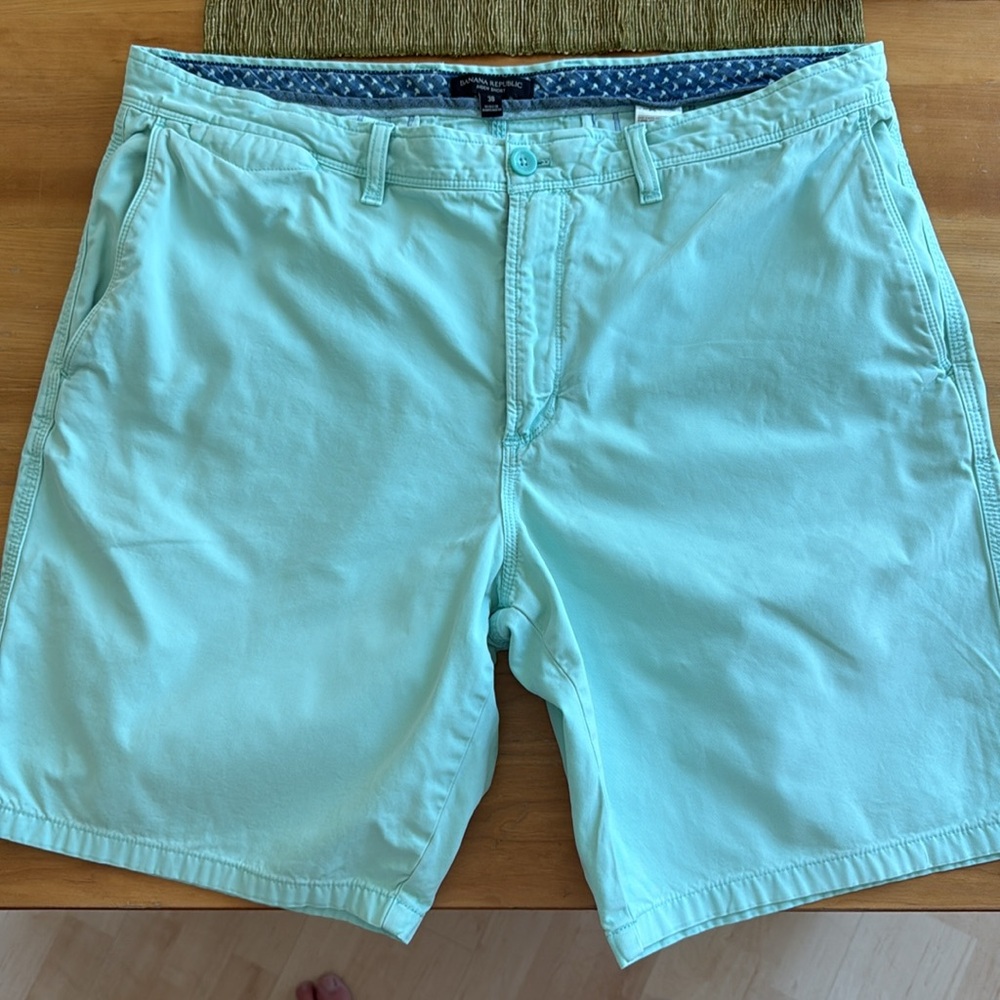 Banana Republic Aiden short 38 waist men’s light, teal and color. 100% cotton.